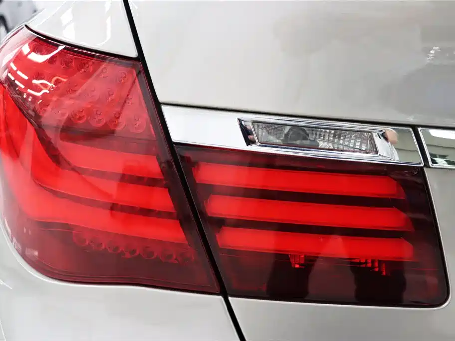 BMW 7 Series 2014 — фото 17