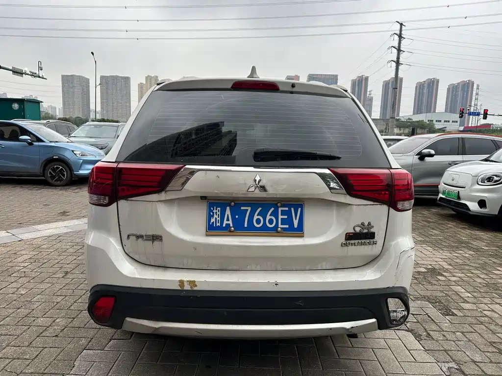 Mitsubishi Outlander 2018 — фото 6