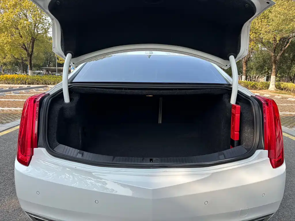 Cadillac XTS 2017 — фото 17