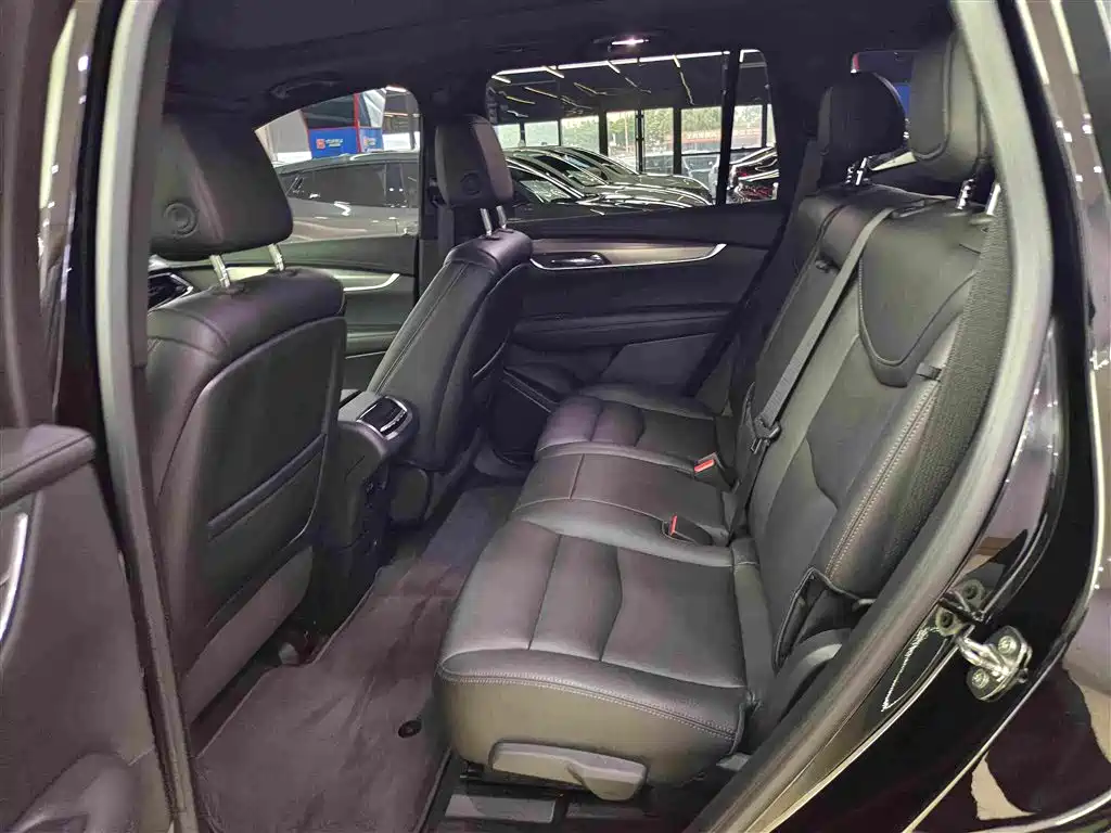 Cadillac XT6 2023 — фото 11