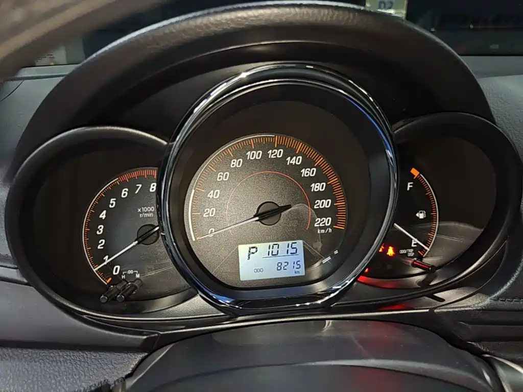 Toyota Yaris L 2020 — фото 12