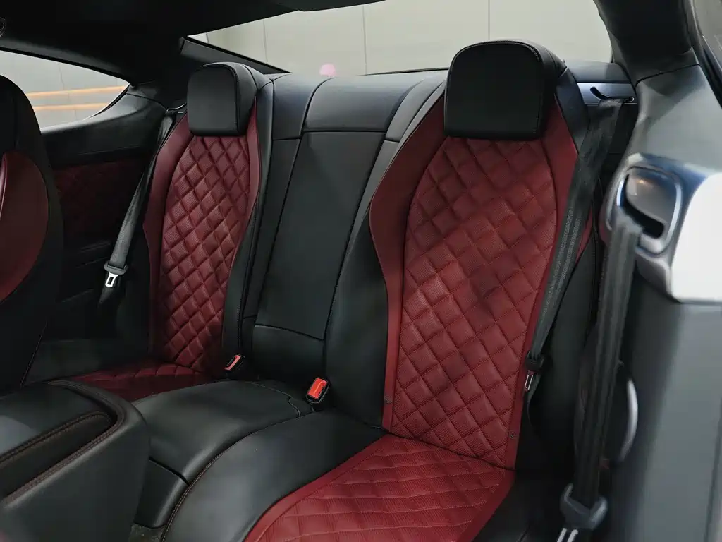 Bentley Continental 2017 — фото 17
