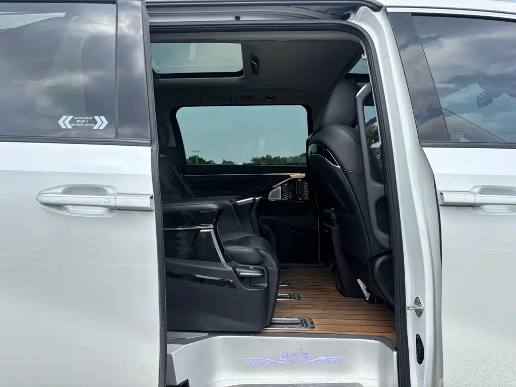 GAC Motor Trumpchi M8 2023 — фото 11