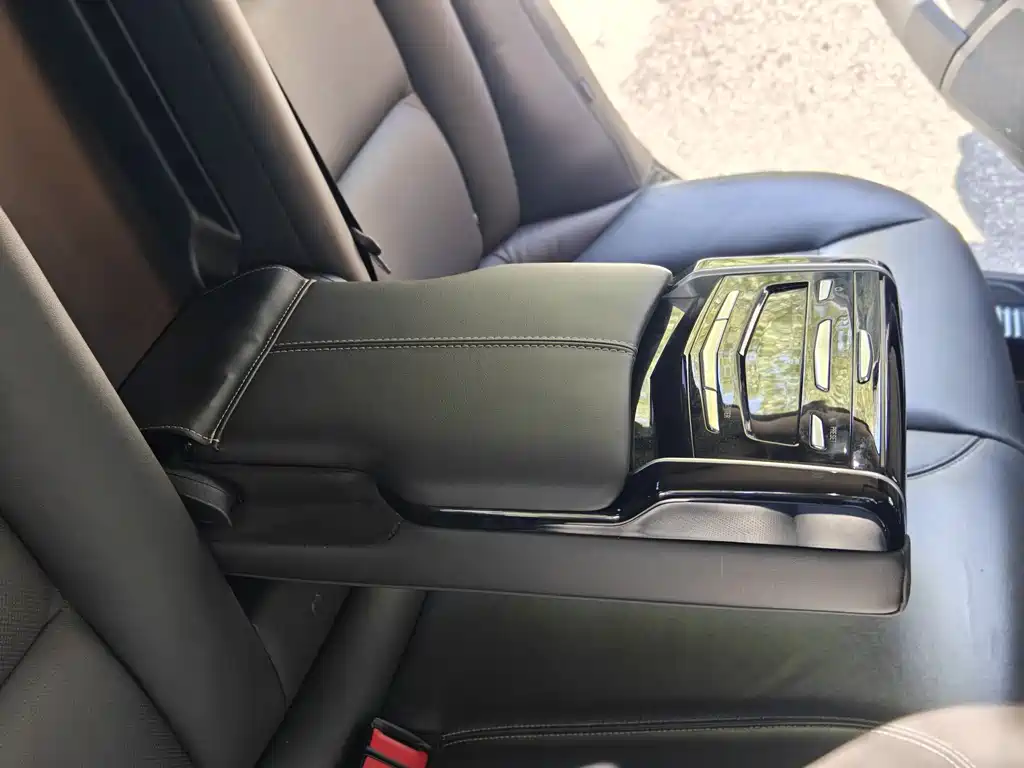Cadillac XTS 2017 — фото 12