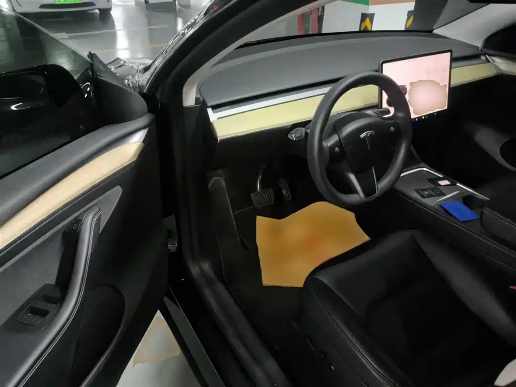 Tesla Model Y 2023 — фото 12