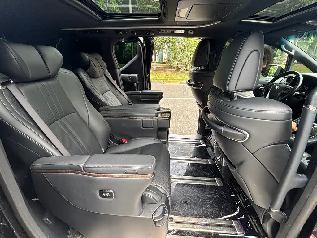 Toyota Alphard 2022 — фото 16