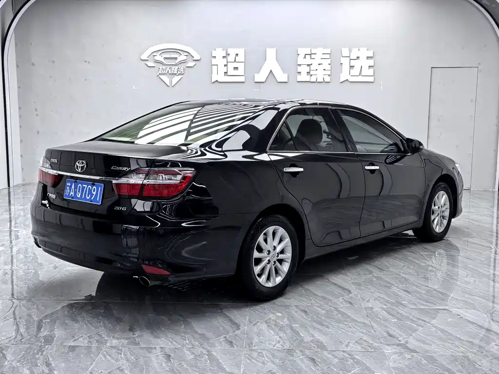 Toyota Camry 2017 — фото 13