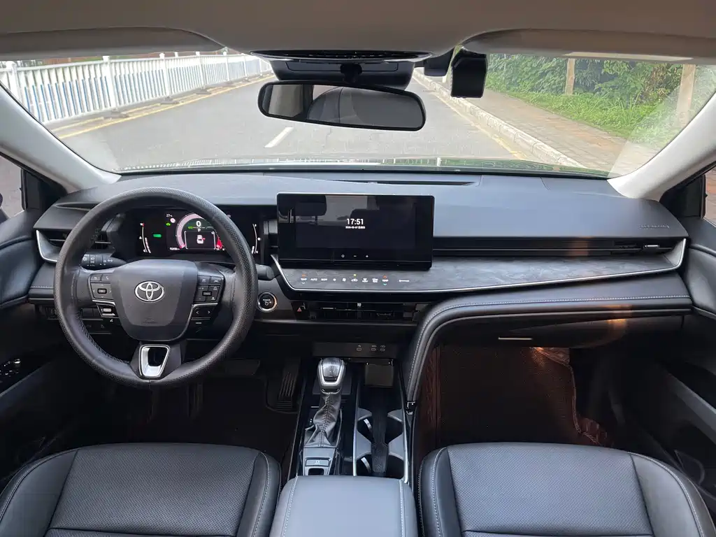 Toyota Camry 2024 — фото 17