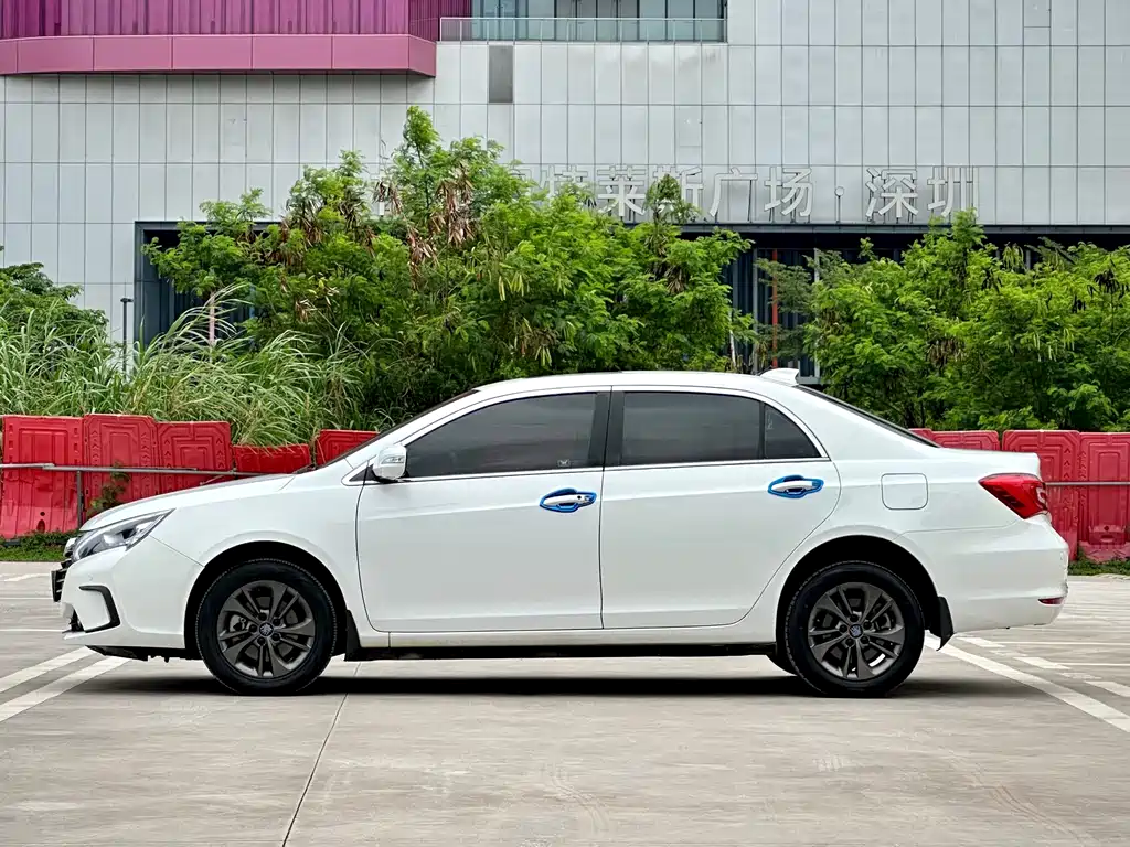 BYD Qin NEV 2018 — фото 7