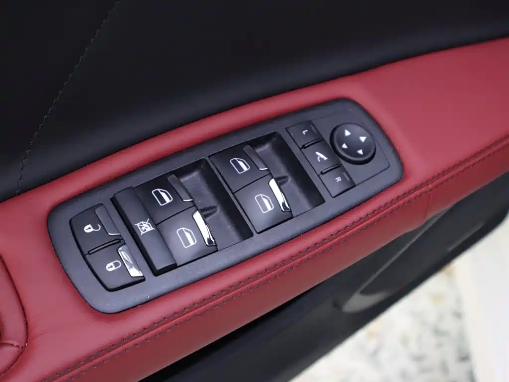 Maserati Ghibli — фото 19
