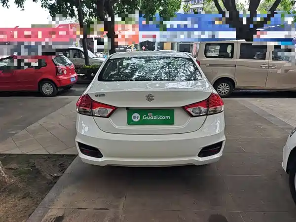 Suzuki Qiyue 2015