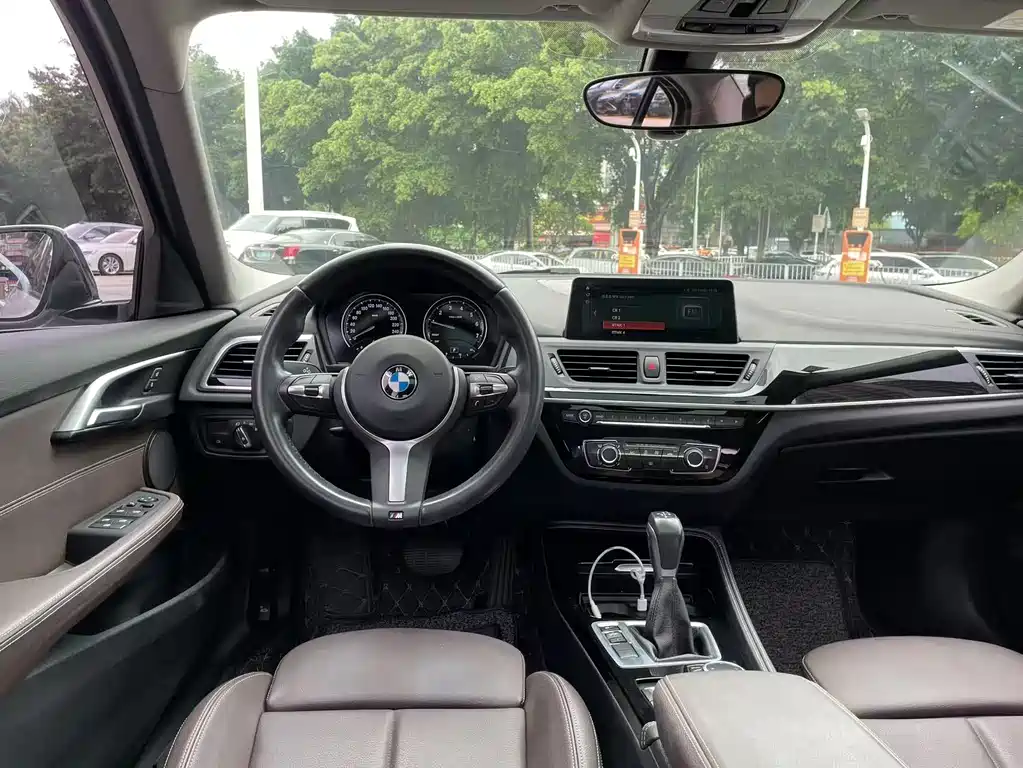 BMW 1 Series 2019 — фото 13