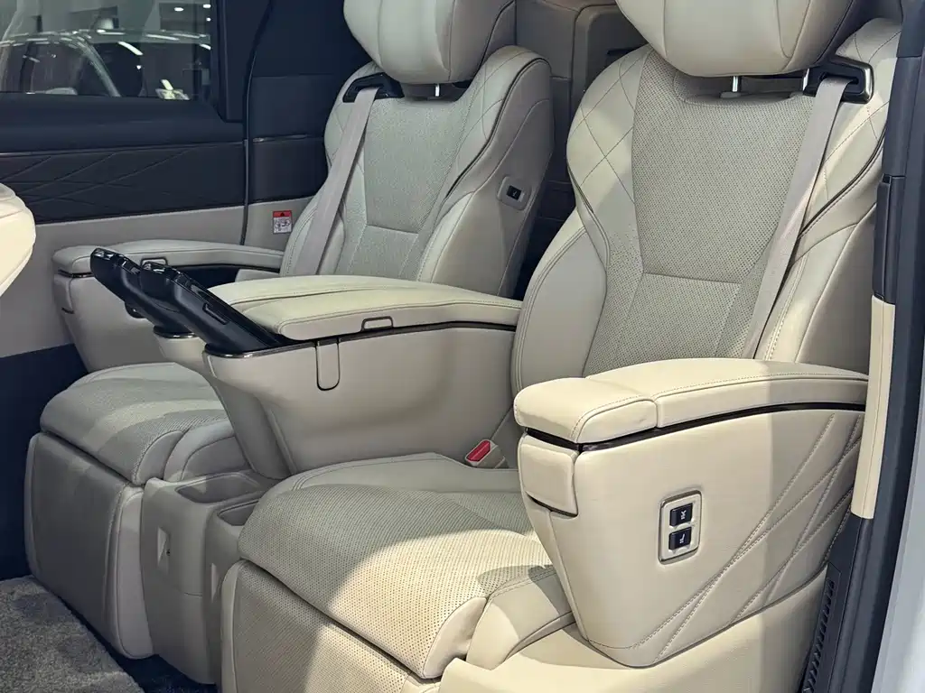 Toyota Alphard 2024 — фото 13