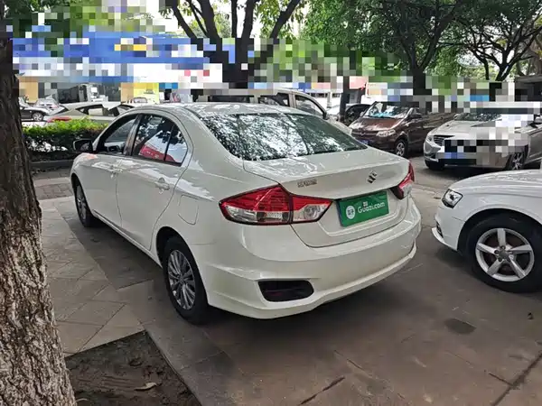 Suzuki Qiyue 2015