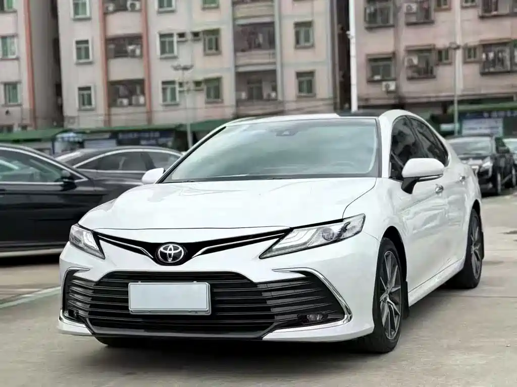 Toyota Camry 2022 — фото 12