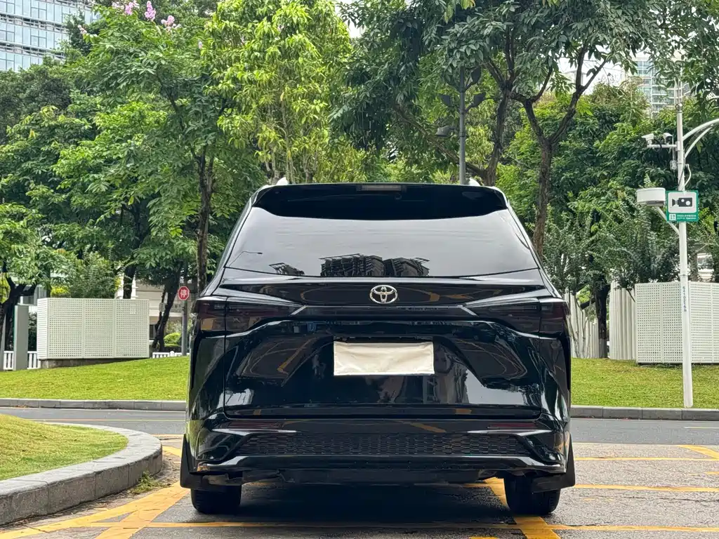 Toyota Sienna 2017 — фото 15