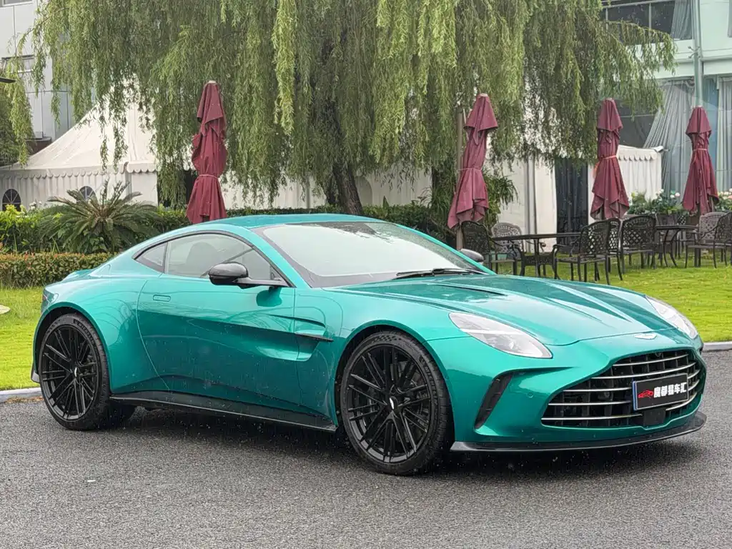 Aston Martin V8 Vantage 2025 — фото 3