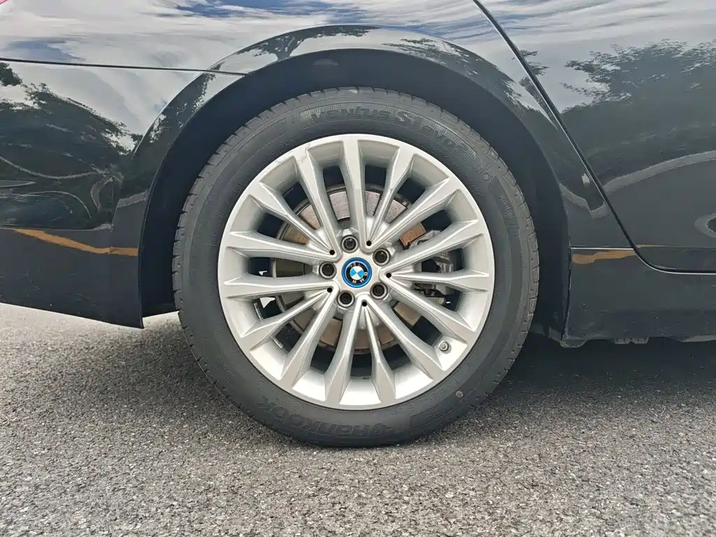 BMW 5 Series New Energy 2019 — фото 17