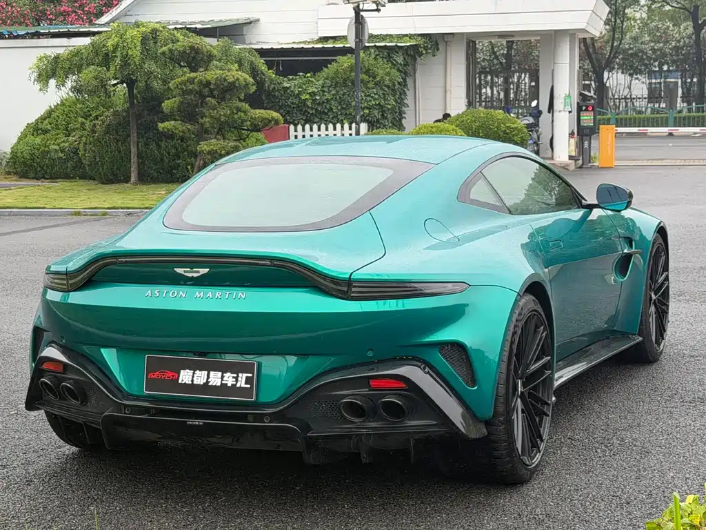 Aston Martin V8 Vantage 2025 — фото 10
