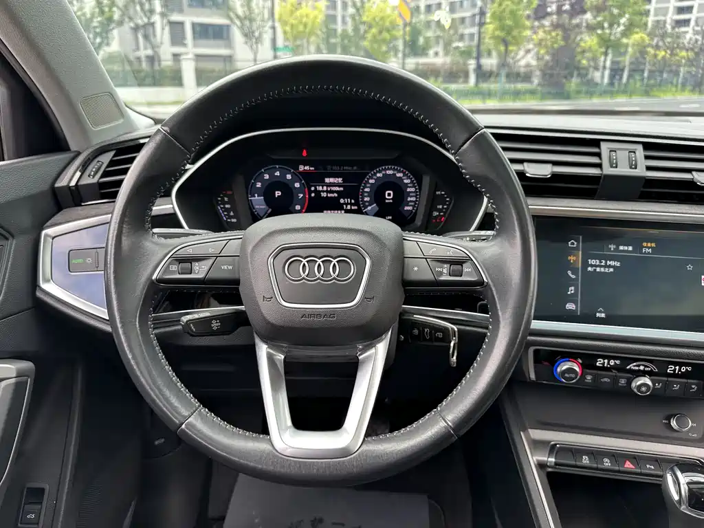Audi Q3 2019 — фото 19