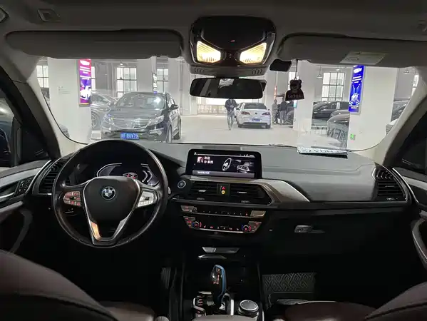 BMW iX3 2021