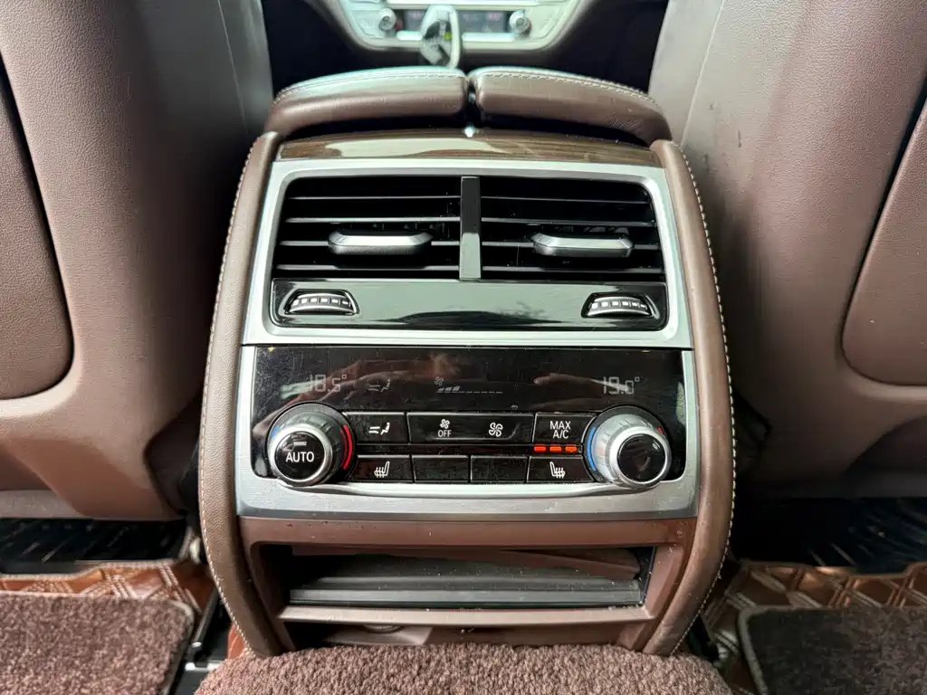 BMW 7 Series 2021 — фото 18