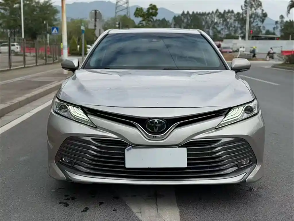 Toyota Camry 2019 — фото 24