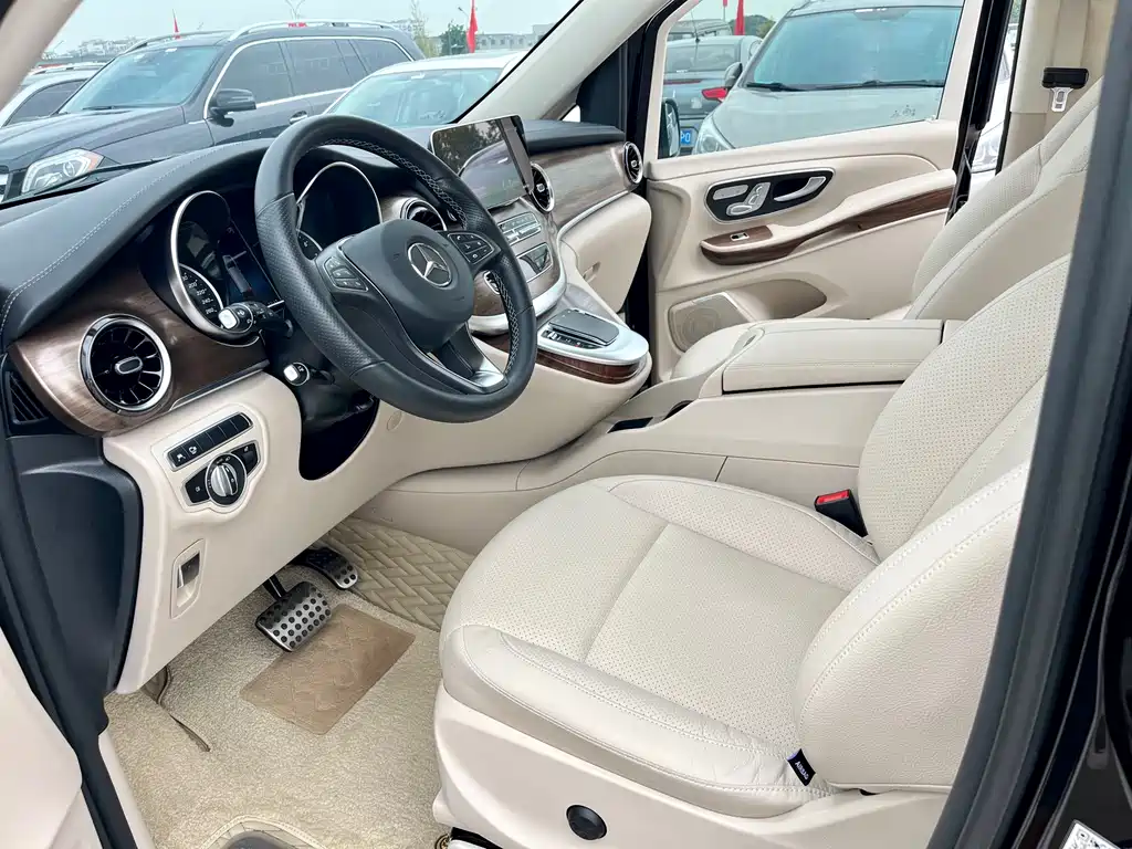 Mercedes-Benz V-Class 2022 — фото 6