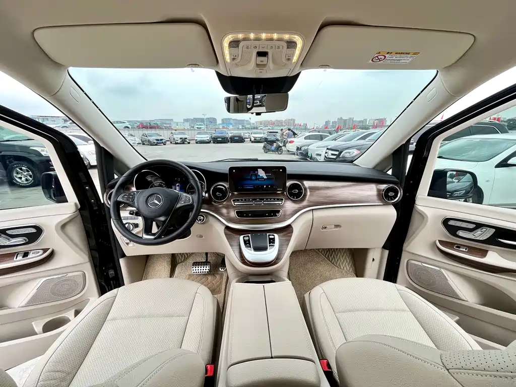 Mercedes-Benz V-Class 2022 — фото 13