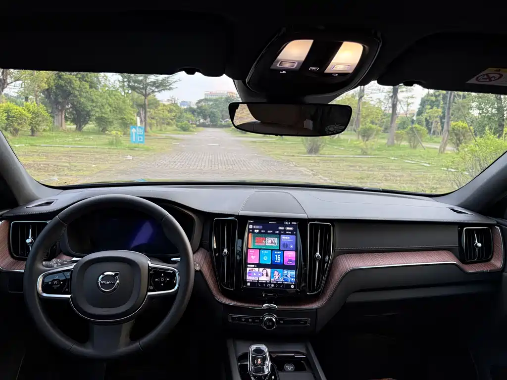Volvo XC60 PHEV 2024 — фото 15