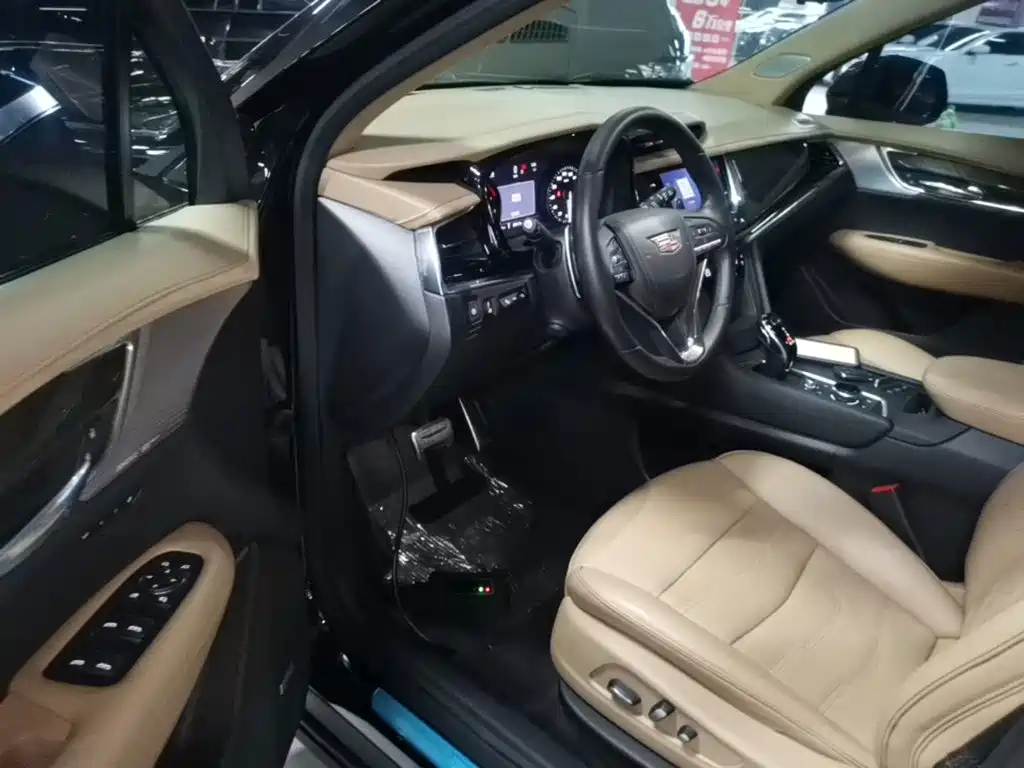 Cadillac XT6 2023 — фото 16