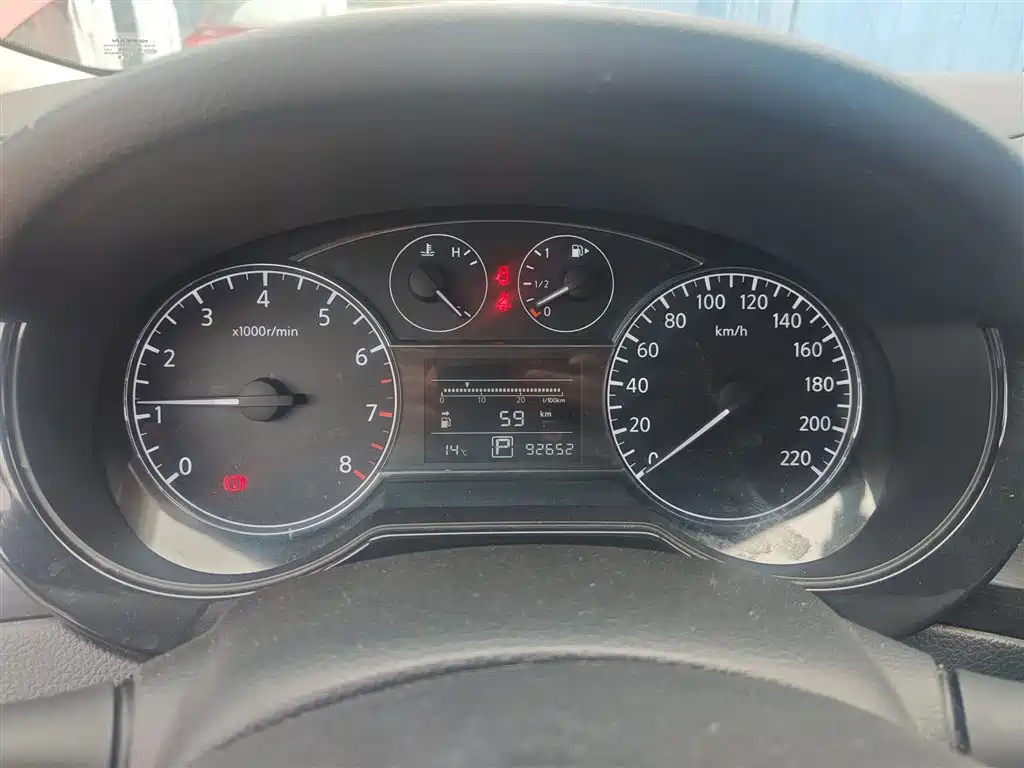 Nissan Tiida 2015 — фото 12