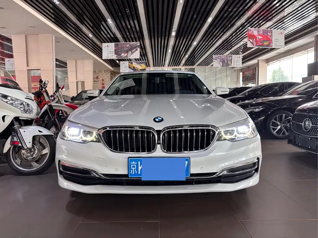 BMW 5 Series 2019 — фото 2