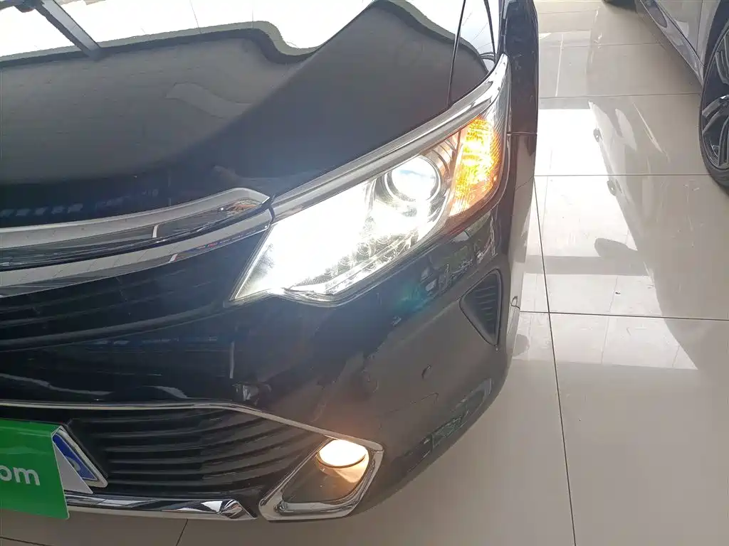 Toyota Camry 2017 — фото 19