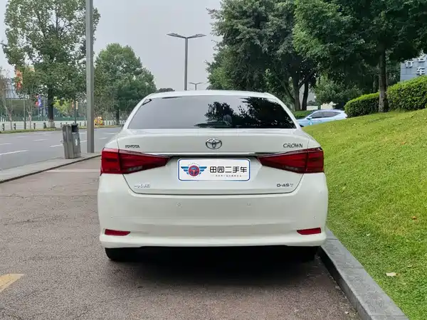 Toyota Crown 2015