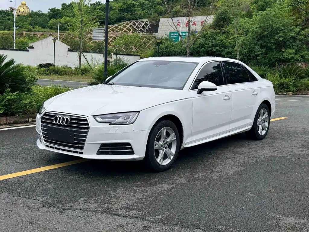 Audi A4L 2018 — фото 1