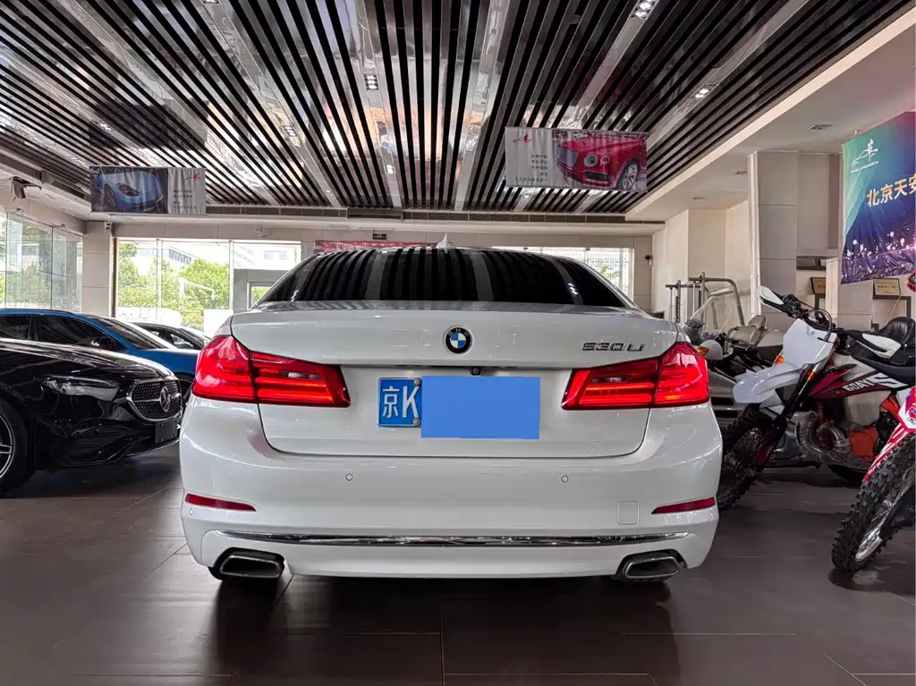 BMW 5 Series 2019 — фото 4