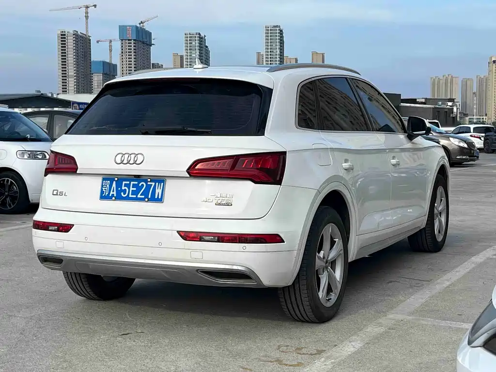 Audi Q5L 2019 — фото 10
