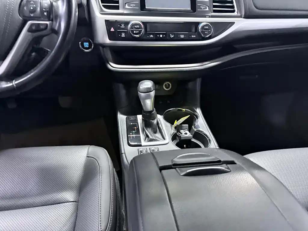 Toyota Highlander 2018 — фото 11