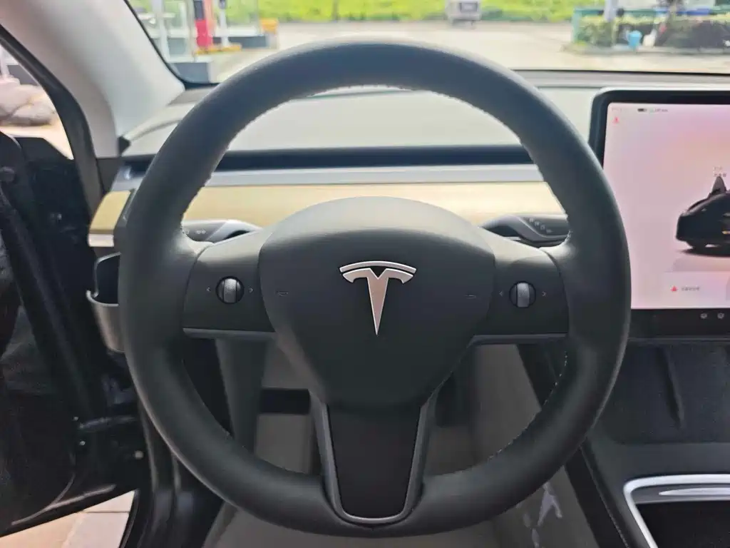 Tesla Model Y 2023 — фото 12