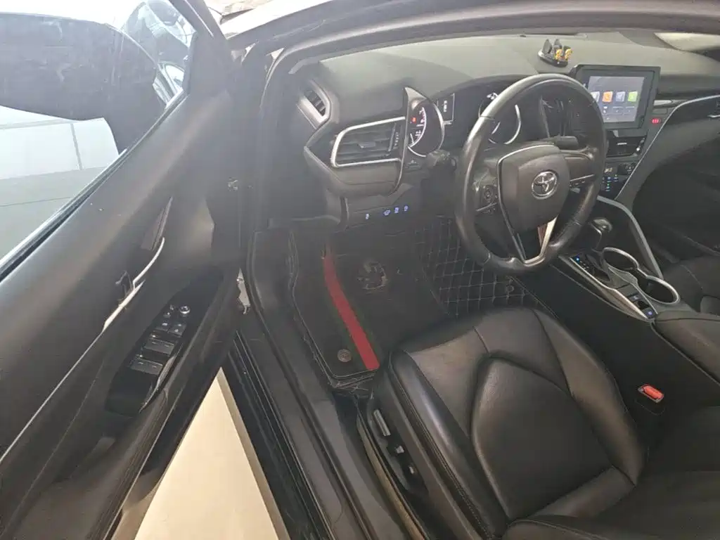 Toyota Camry 2023 — фото 16
