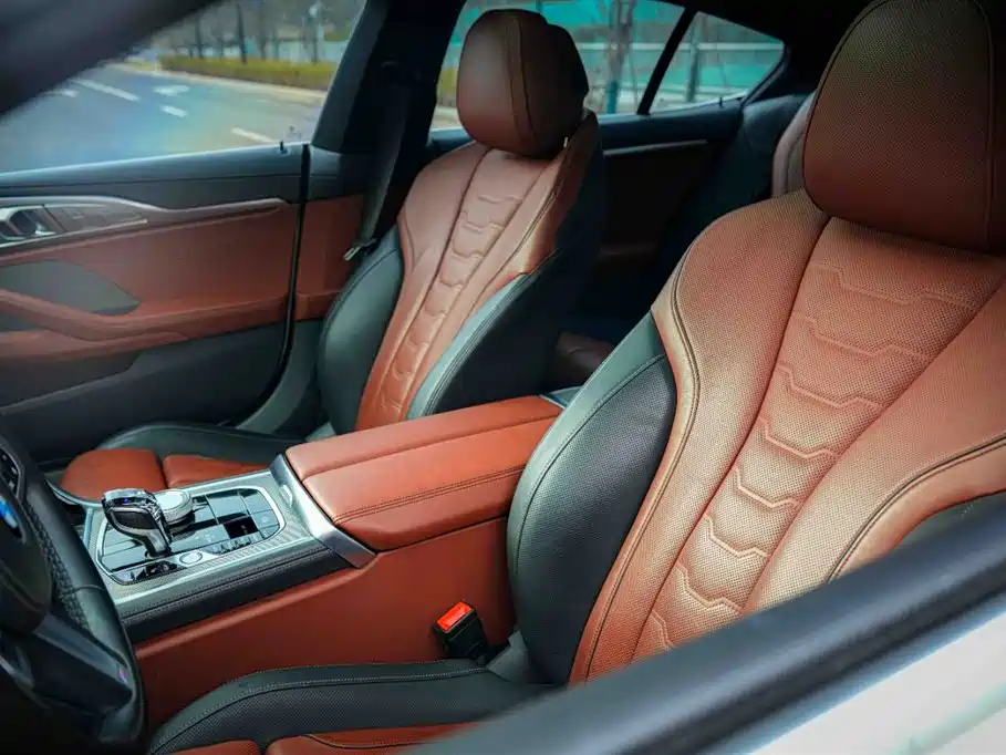 BMW 8 Series 2021 — фото 18