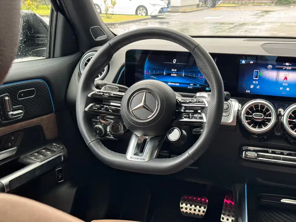 Mercedes-Benz GLB AMG 2025 — фото 10