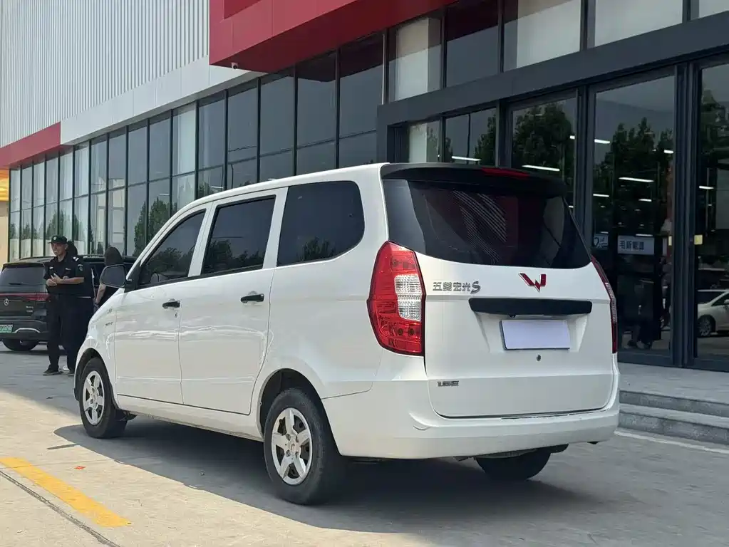 Wuling Hongguang 2018