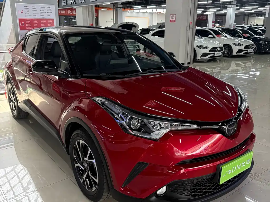 Toyota C-HR 2021 — фото 1