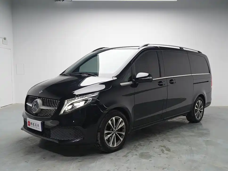 Mercedes-Benz V-Class 2022 — фото 1