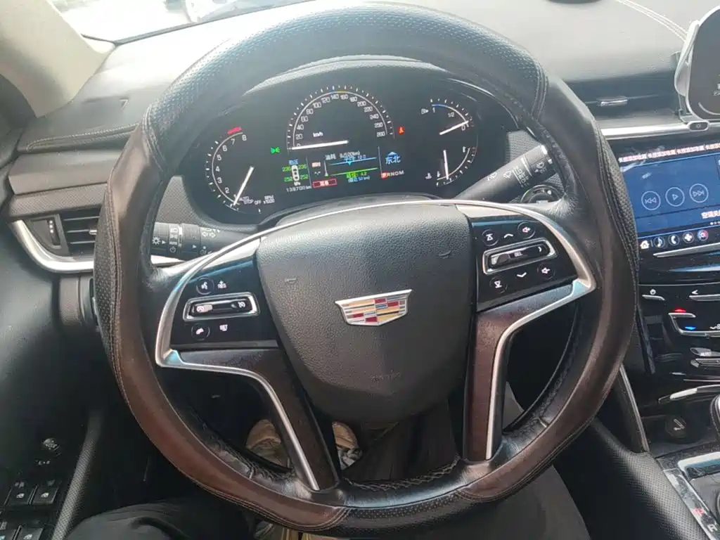 Cadillac XTS 2018 — фото 11