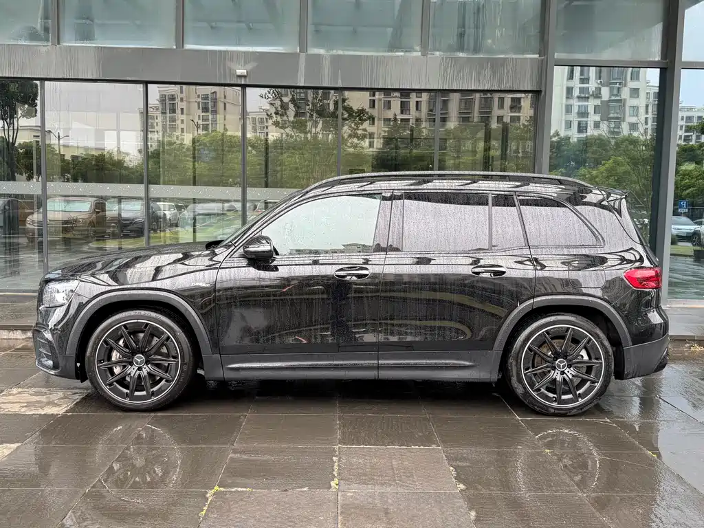Mercedes-Benz GLB AMG 2025