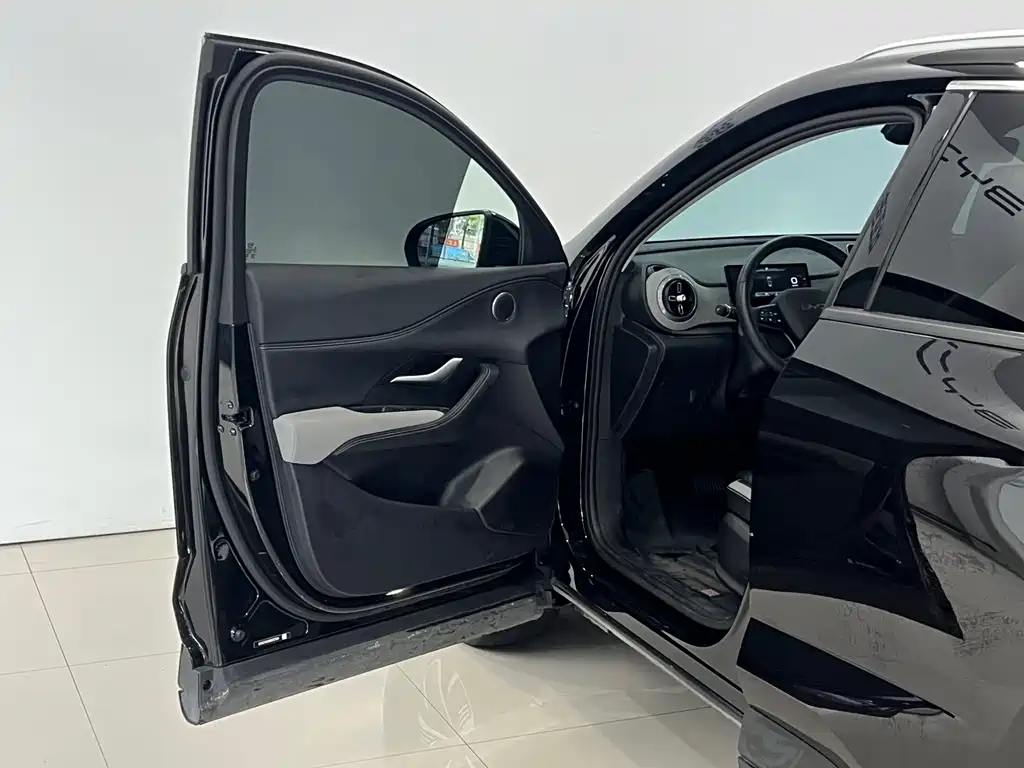 BYD Seal 05 DM-i 2025 — фото 13