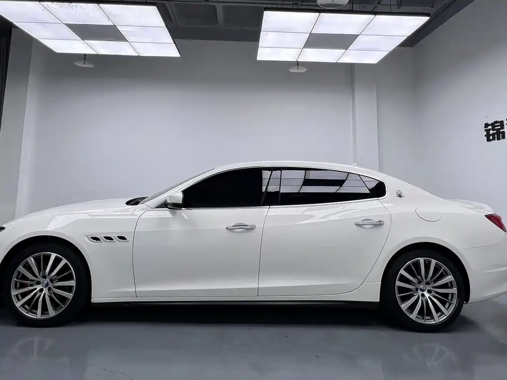 Maserati Quattroporte 2018 — фото 10